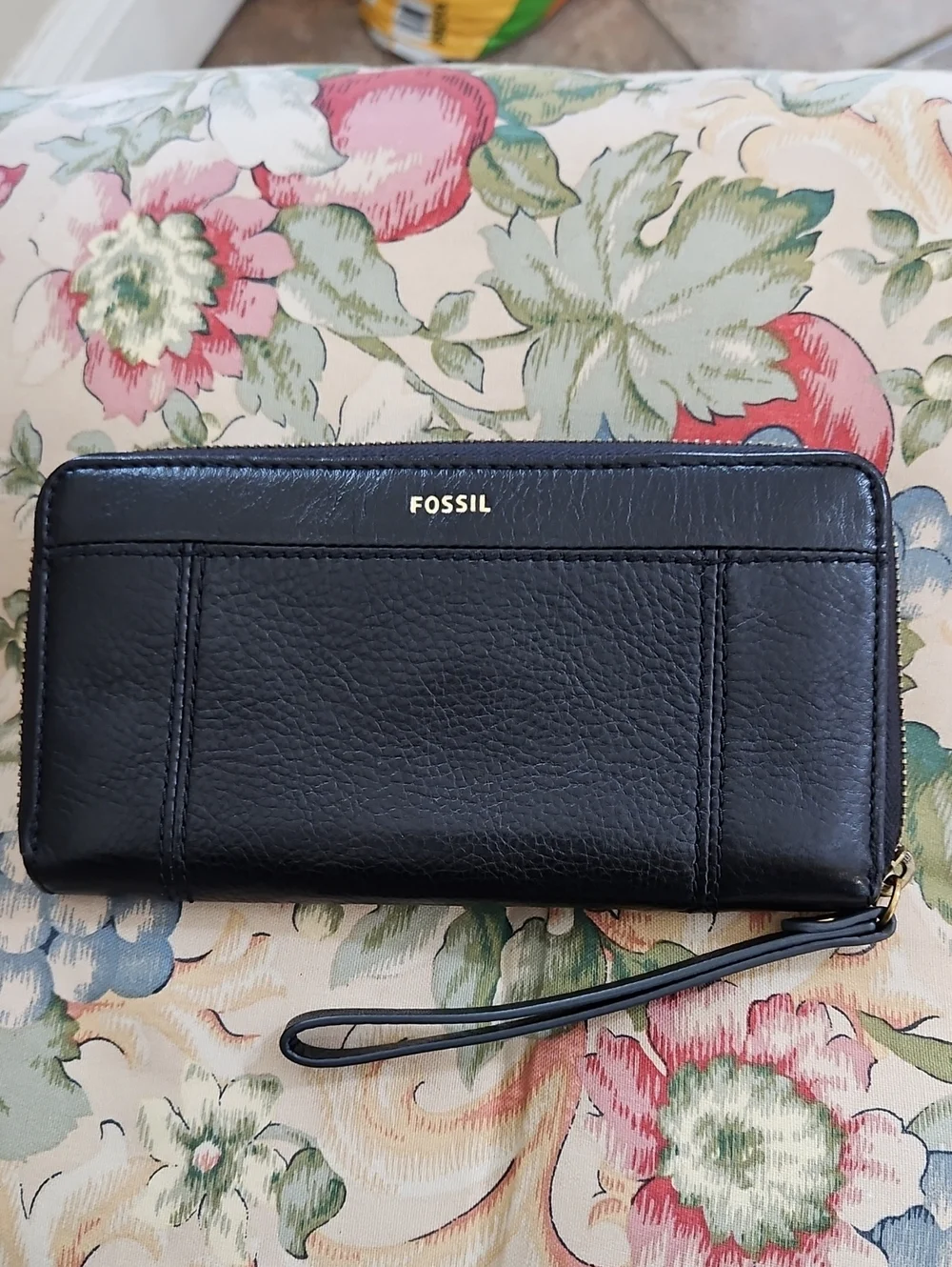 Fossil Black Leather Zip-Around Wristlet Wallet